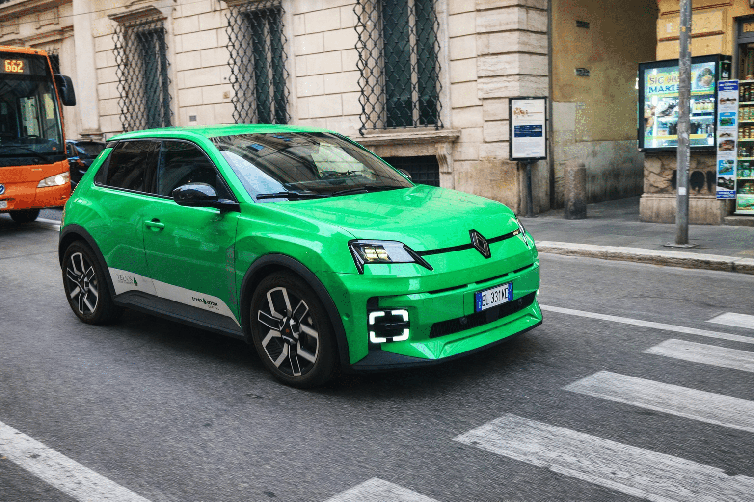 La R5 et la Mégane s’imposent avec des aides allant jusqu’à 7 650 €