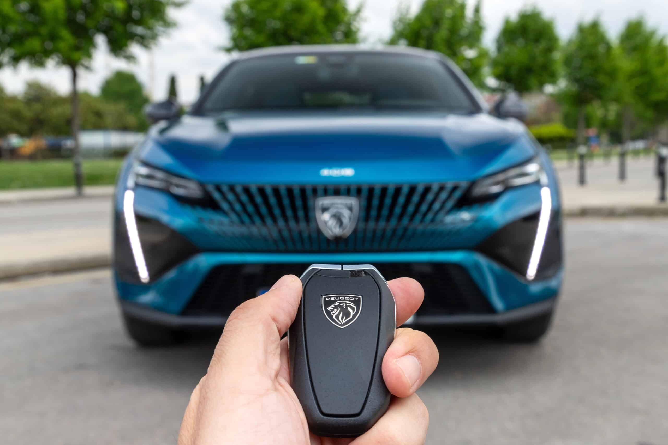 L'évolution des moteurs hybrides chez Peugeot : comprendre les enjeux et implications