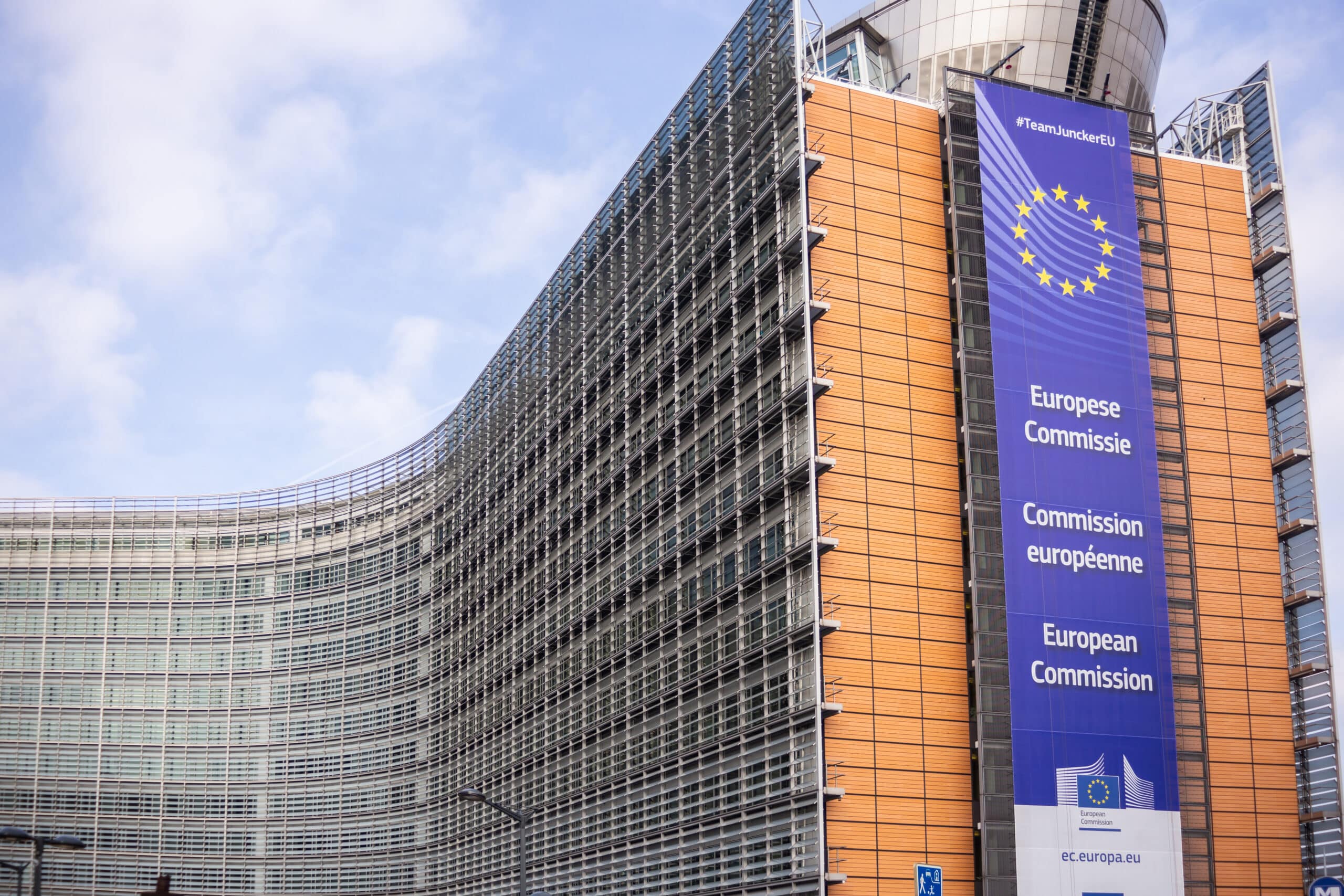 L'Union européenne reporte au 16 décembre la présentation de son plan automobile 