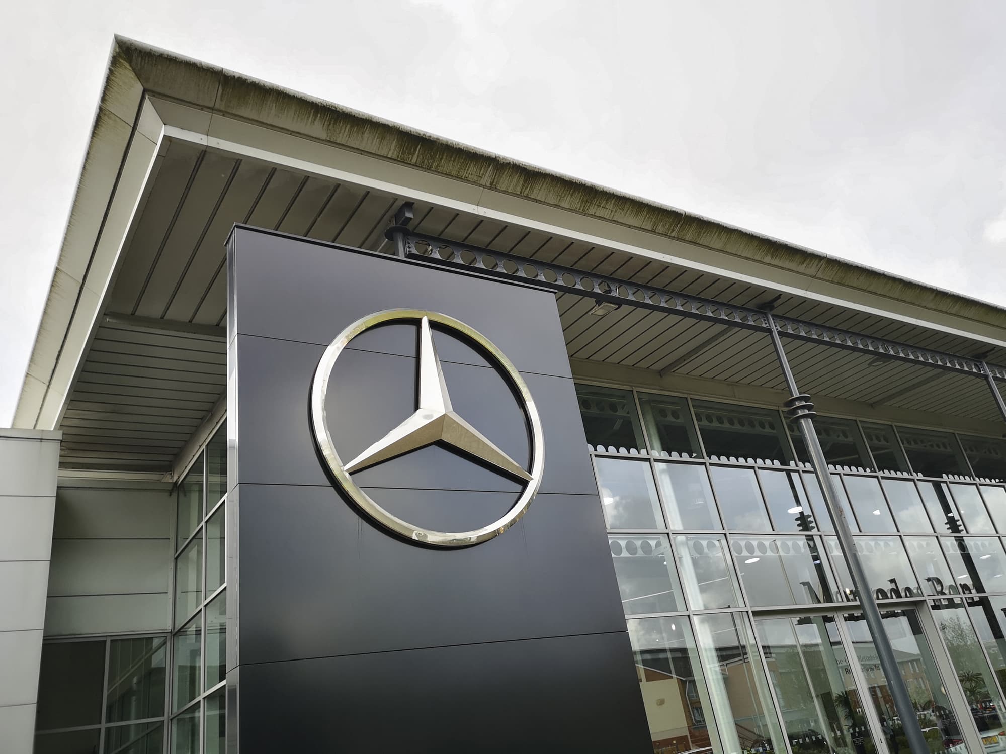 Mercedes-Benz revoit ses ambitions face à la pression des droits de douane américains