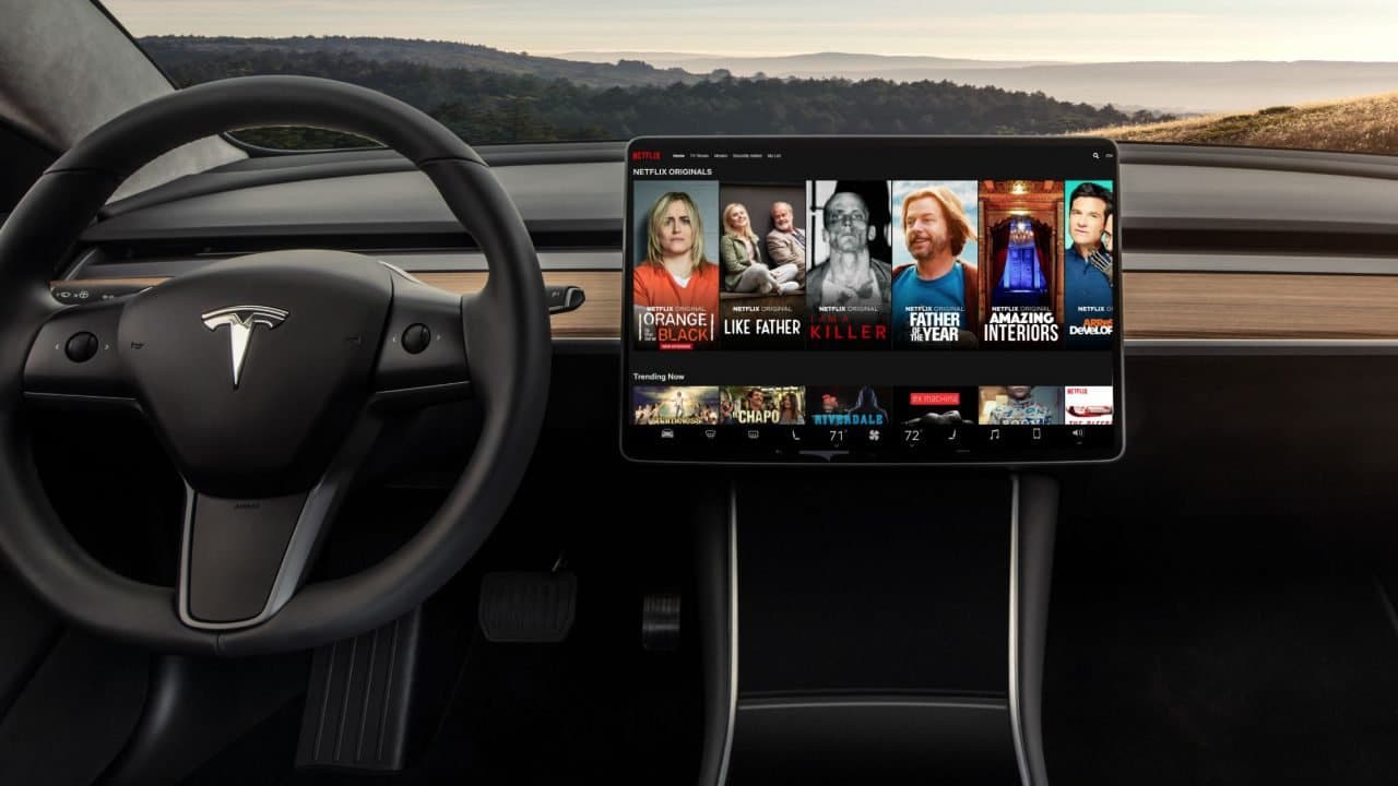 Mise a jour Tesla : la V10 amène Netflix