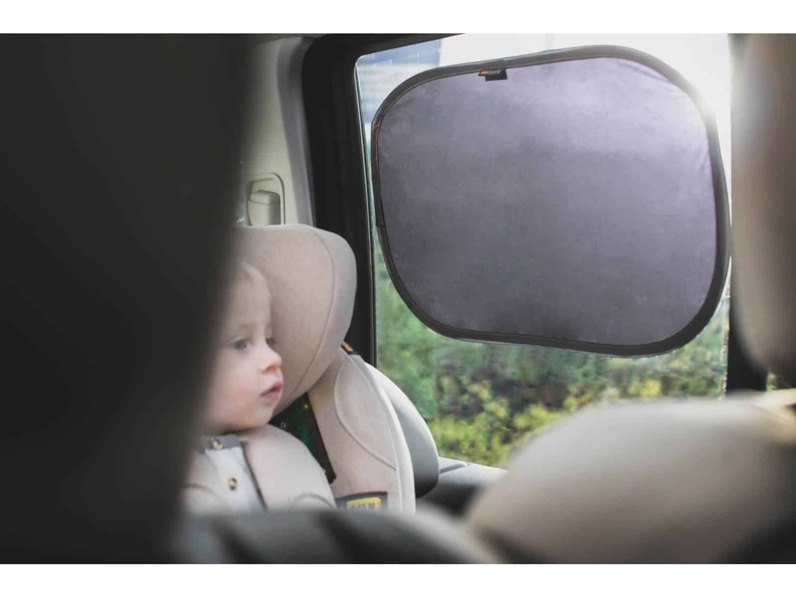 Choisir le pare-soleil voiture parfait : guide complet et astuces