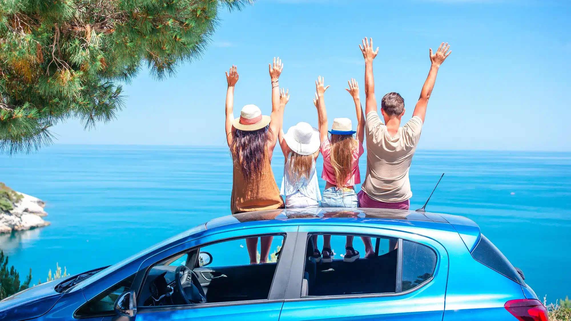Conseils et astuces pour partir en vacances avec une voiture électrique