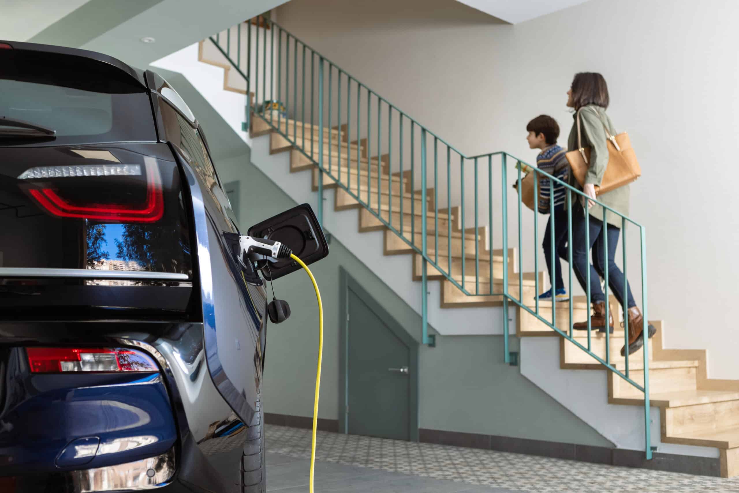 Peut-on laisser sa voiture électrique immobilisée plusieurs semaines ?