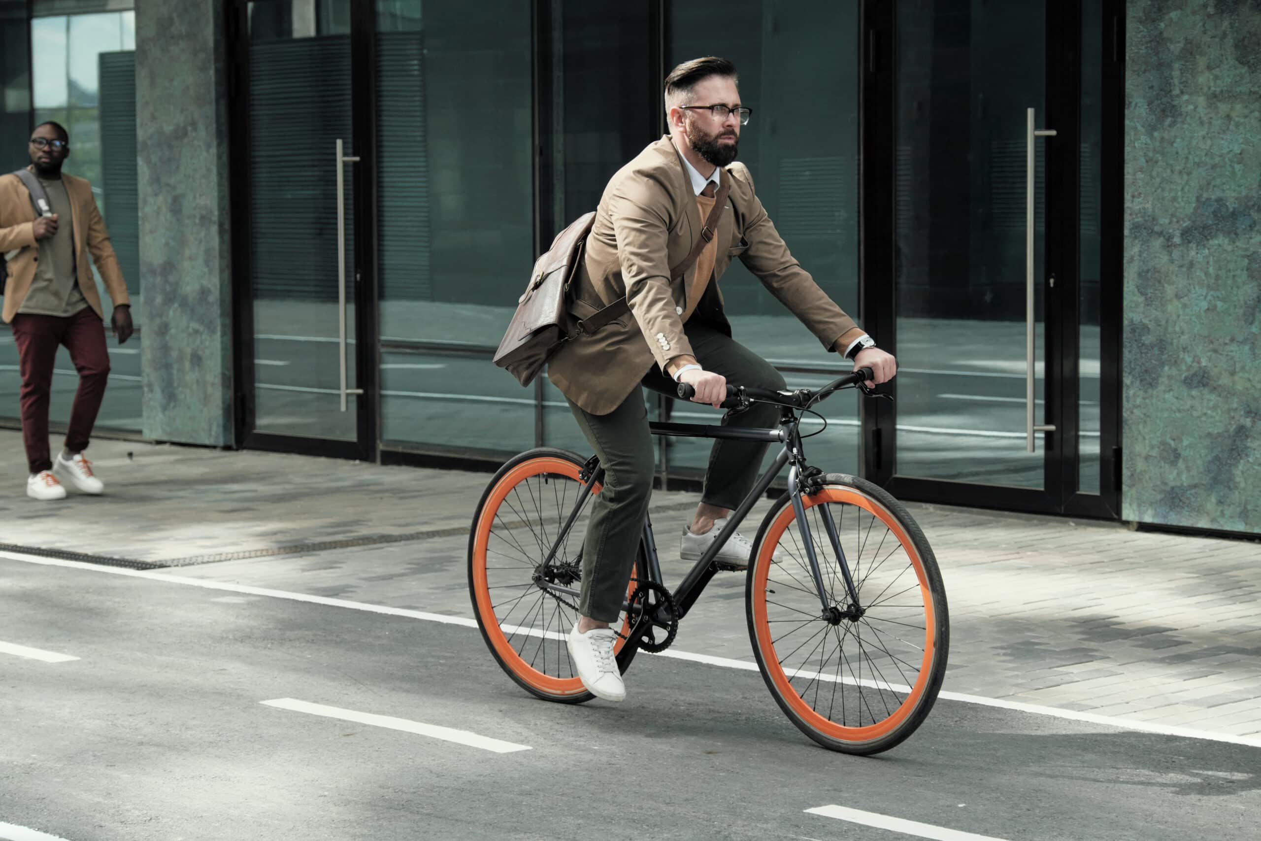 Peut-on rouler à vélo avec des écouteurs ou un casque audio ?