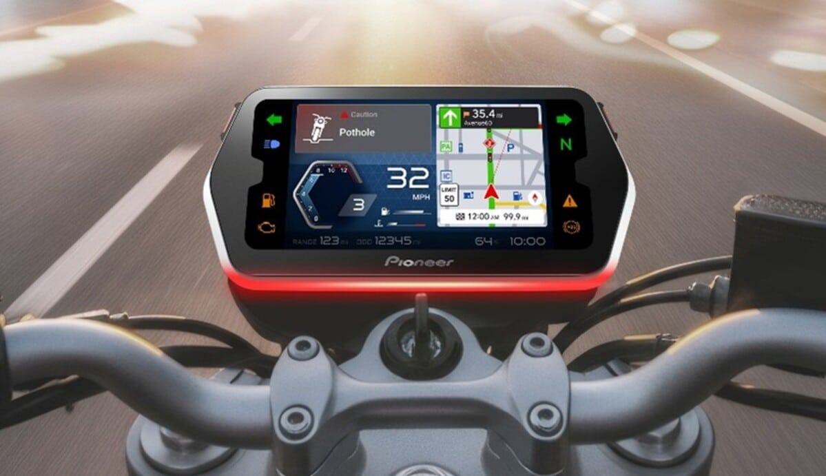 Pioneer révolutionne les tableaux de bord moto avec Ride Connect
