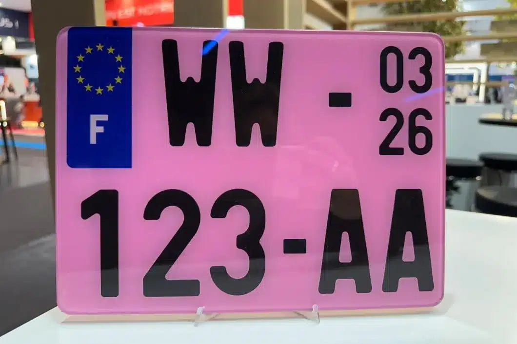 Plaques d’immatriculation roses : ce qui change depuis le 1er janvier 2026