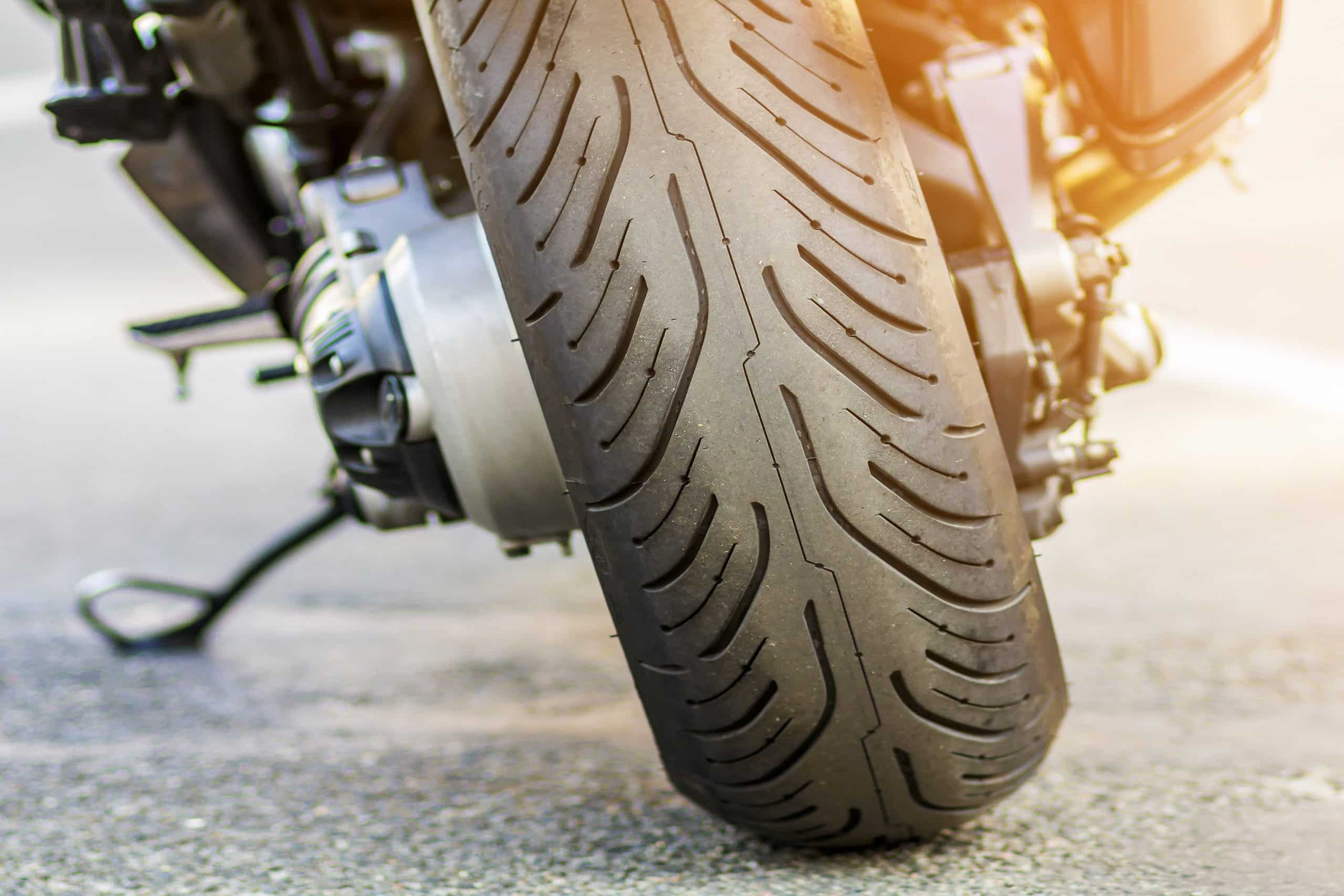 Comment choisir les pneus adaptés à votre moto : guide pratique