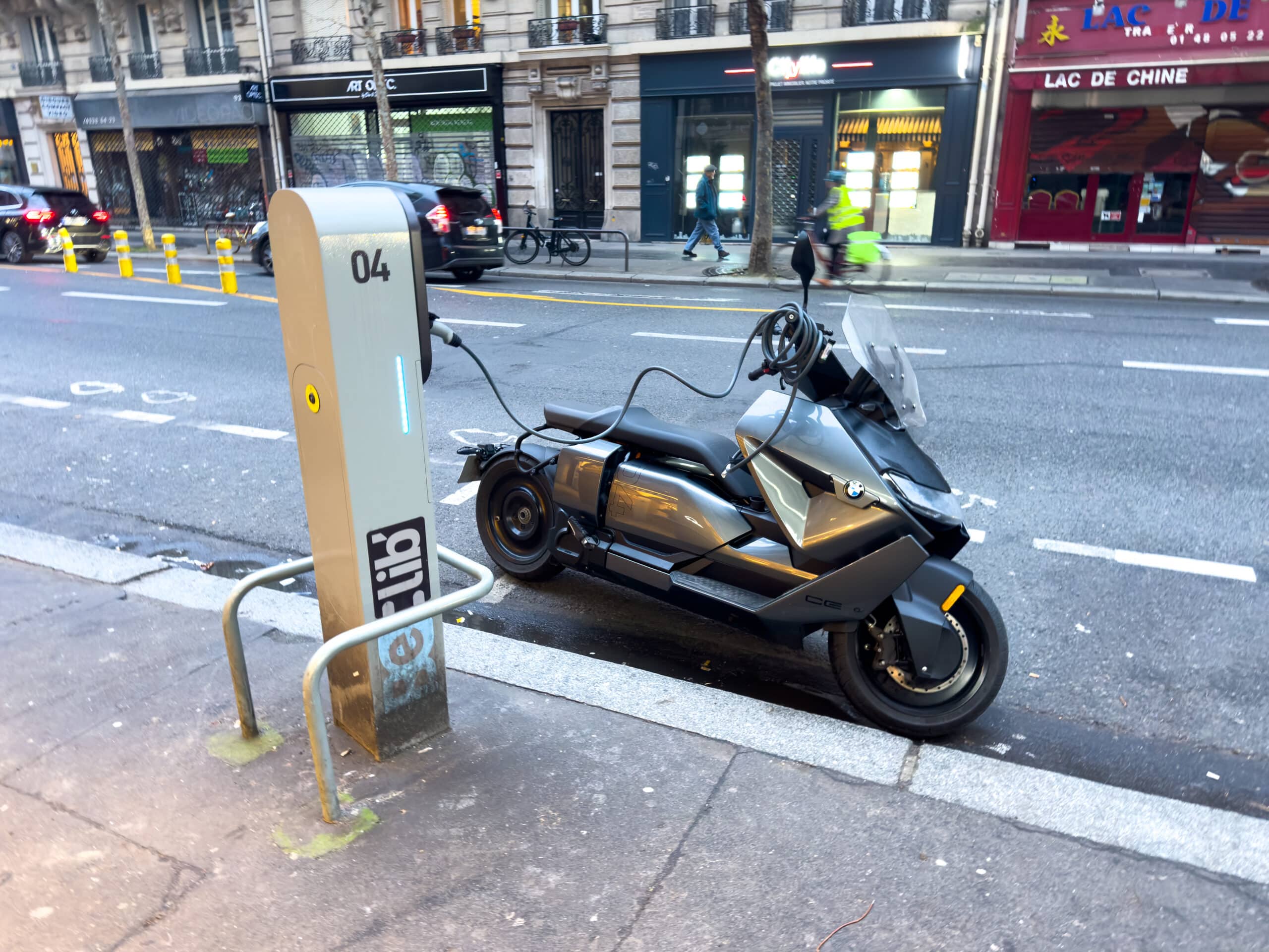 Quel est le coût réel de la recharge d’un scooter électrique ?