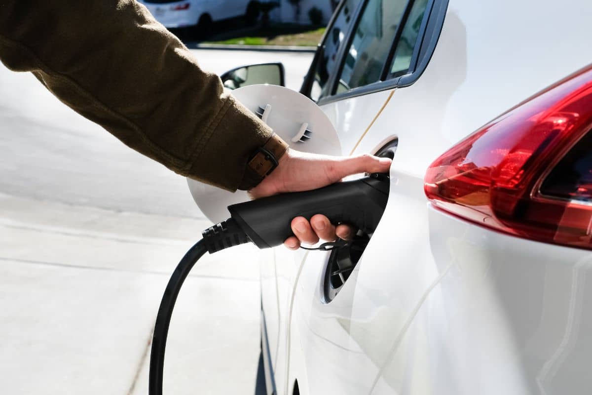Pourquoi limiter la recharge des voitures électriques ?