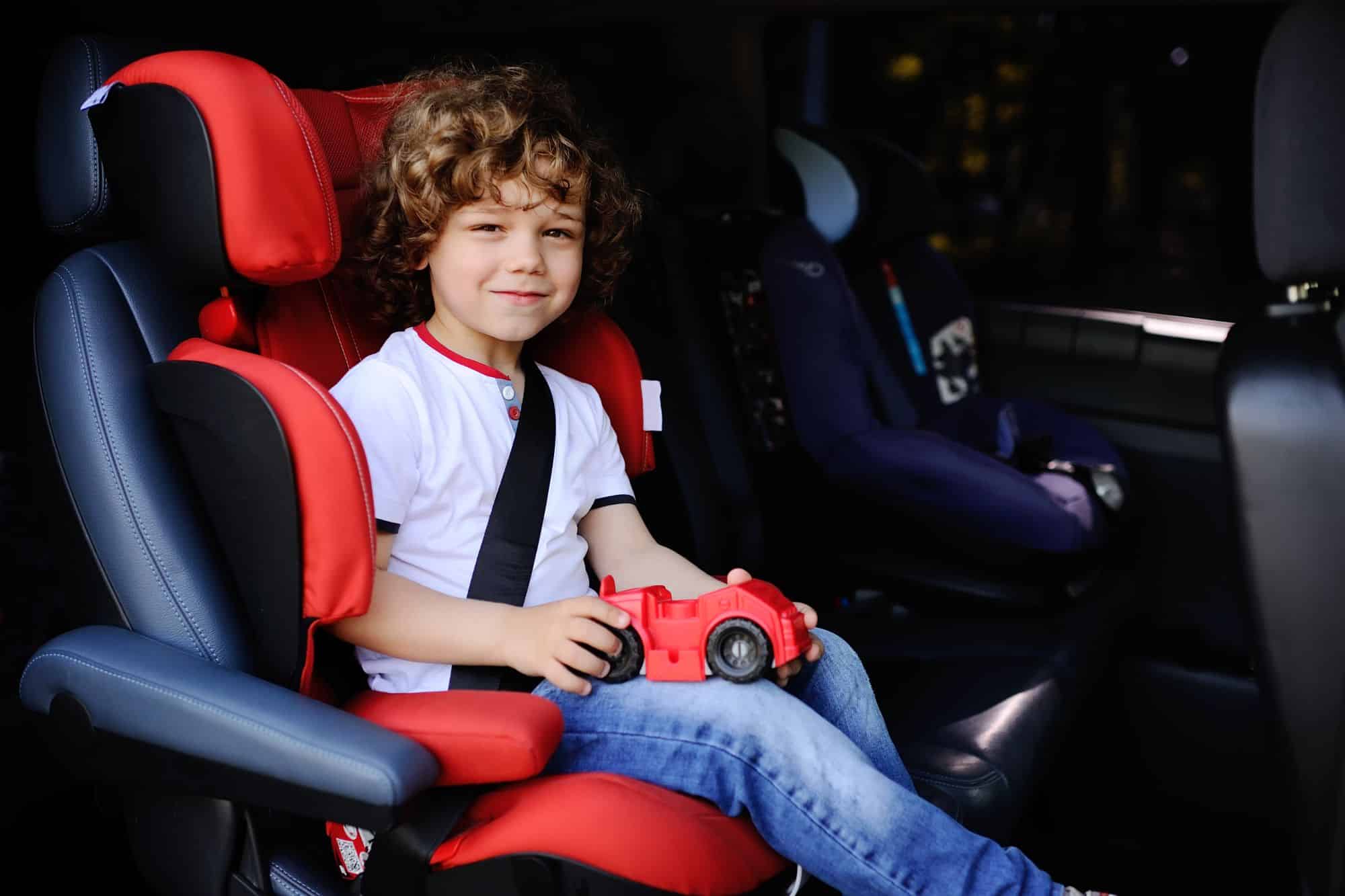 Sélectionner le réhausseur auto idéal pour votre enfant : les points essentiels