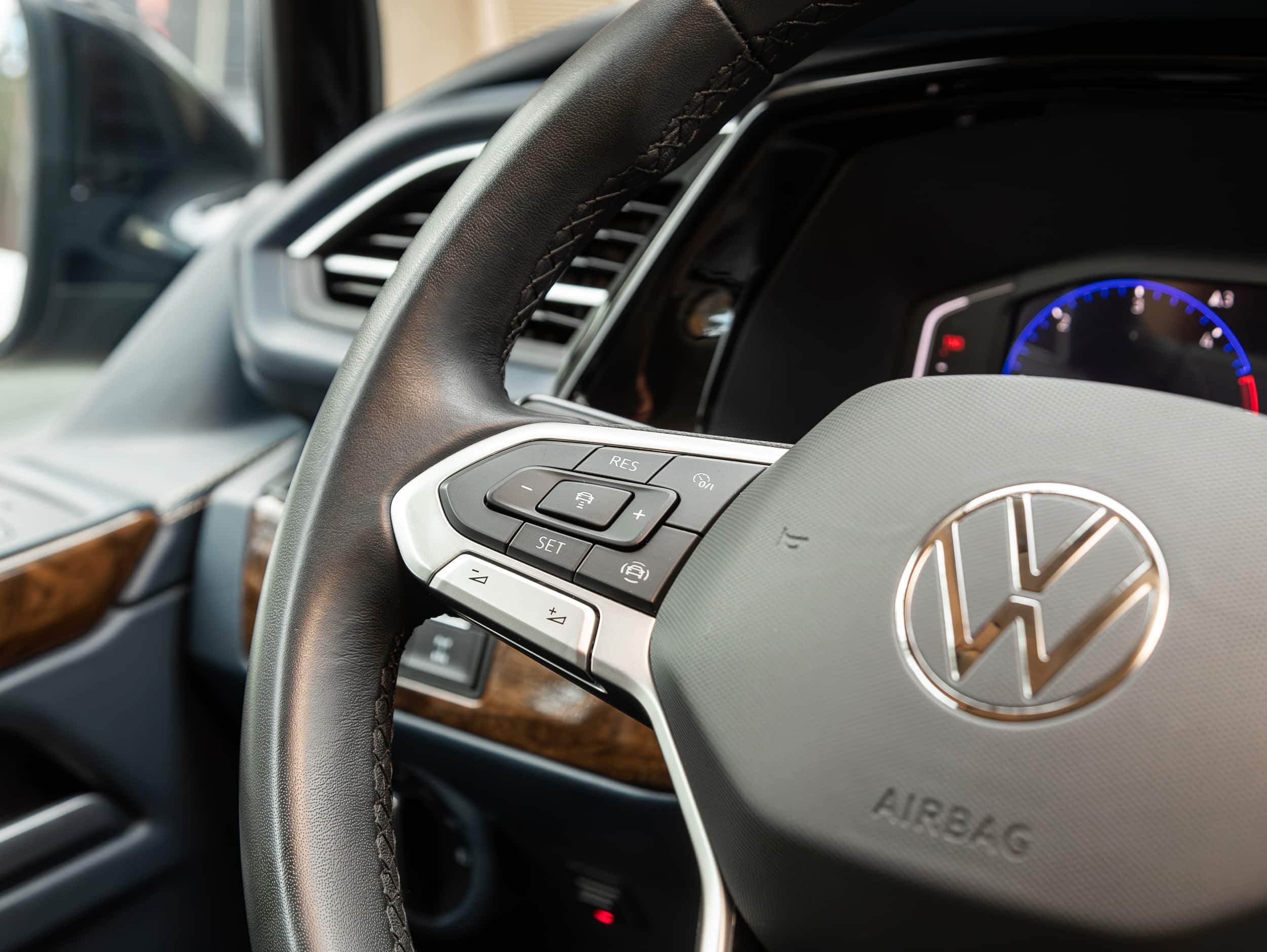 Retour aux commandes physiques : Volkswagen revoit sa stratégie tactile