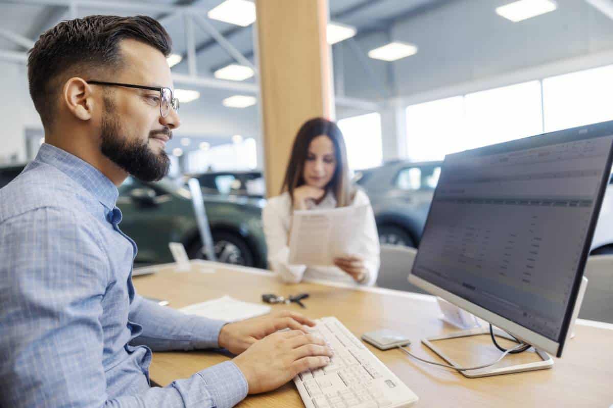 Ce que les petits négociants font différemment avec leur logiciel VO