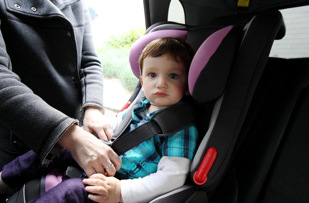 Choisir le meilleur siège auto bébé : conseils et normes de sécurité