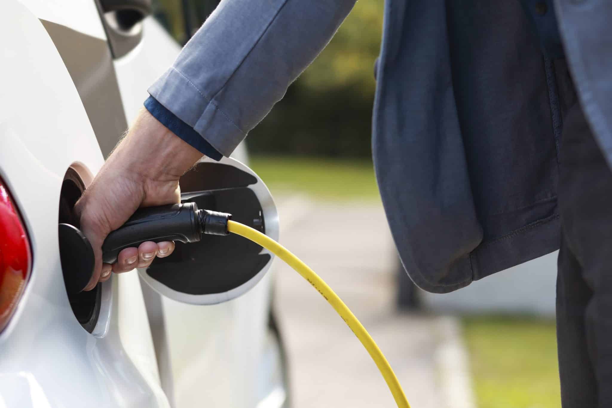Tarif recharge voiture électrique : aussi chère qu’un plein ?
