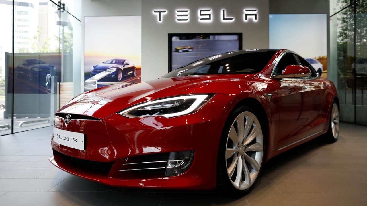 Taxi Tesla : 1 million de taxis autonome en 2020