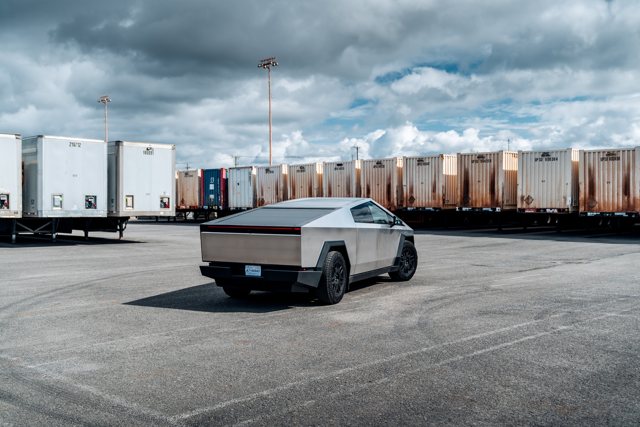 Tesla change de cap avec un nouveau pick-up électrique plus compact après l’échec du Cybertruck