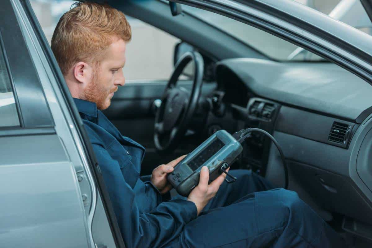 Entretenir sa voiture avec une valise de diagnostic auto