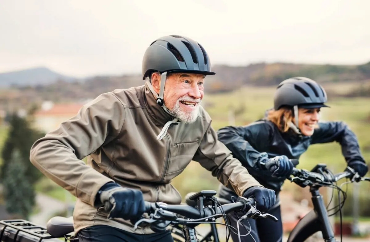 Le vélo électrique : un moyen de transport pour tous les âges et tous les niveaux ?