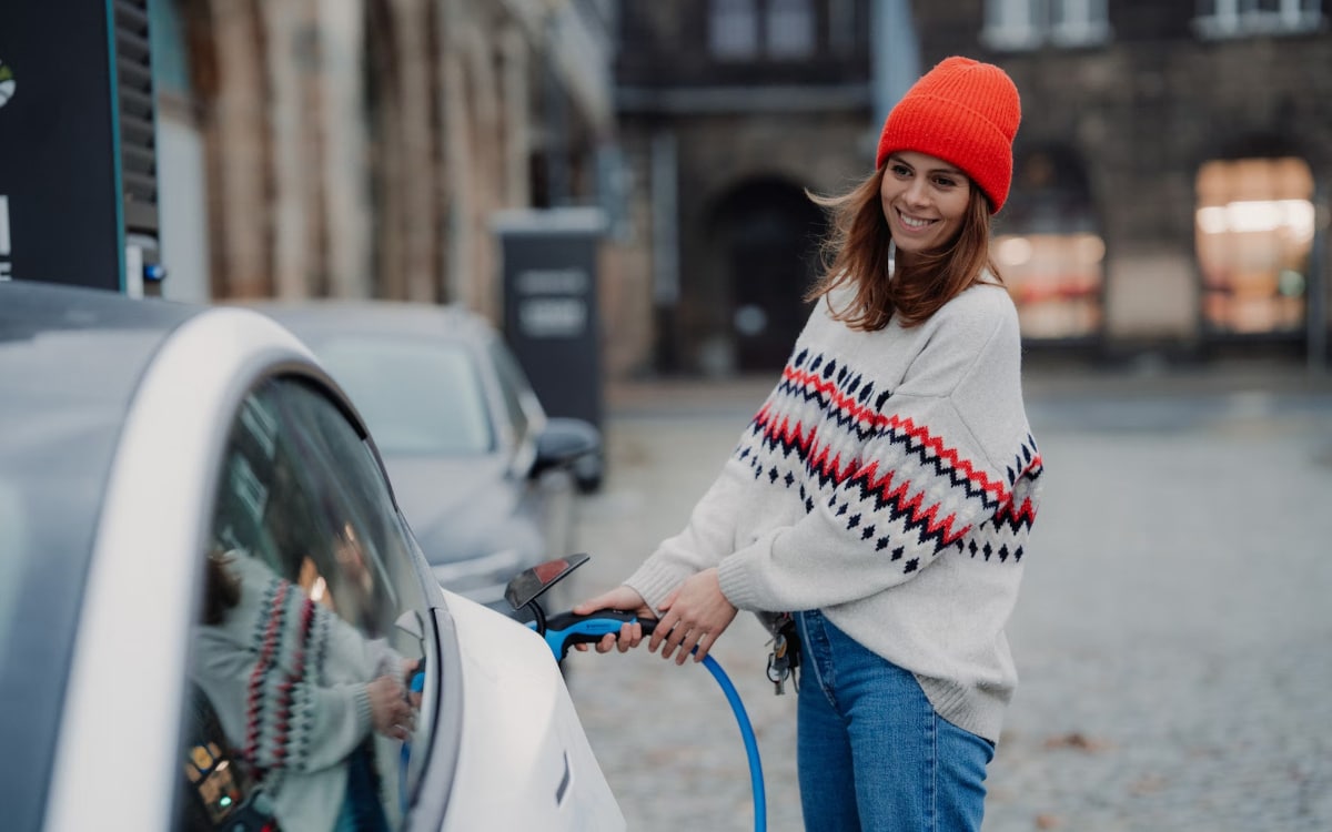 Qui pourra bénéficier d'une voiture électrique à 100 euros par mois ?