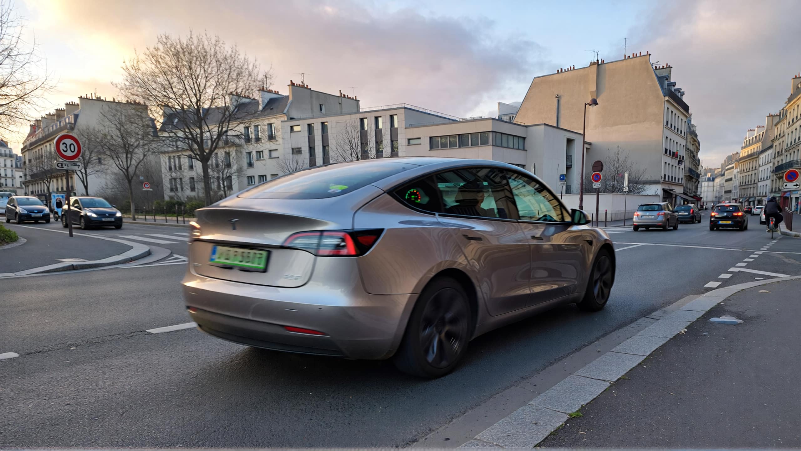 Voitures électriques en France : une taxe au kilomètre en approche ?