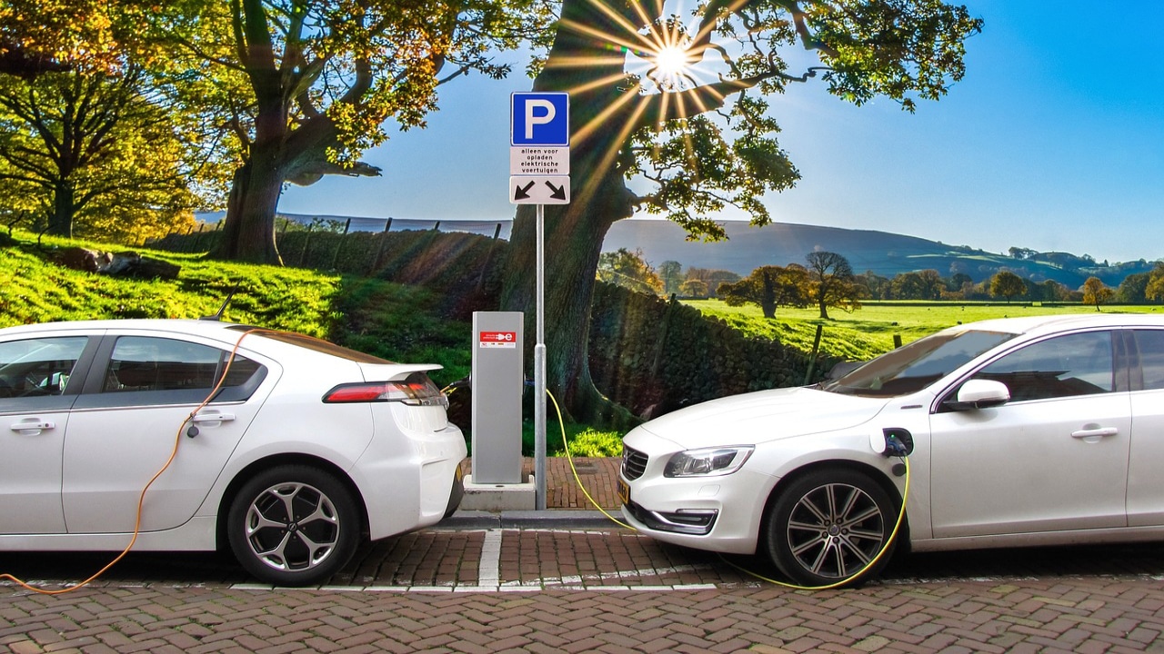 Voitures électriques : de nouvelles mesures en leur faveur