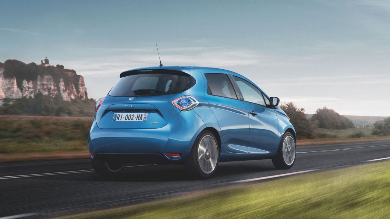 Renault Zoé vs Tesla Model 3 : la française prend de l'avance!