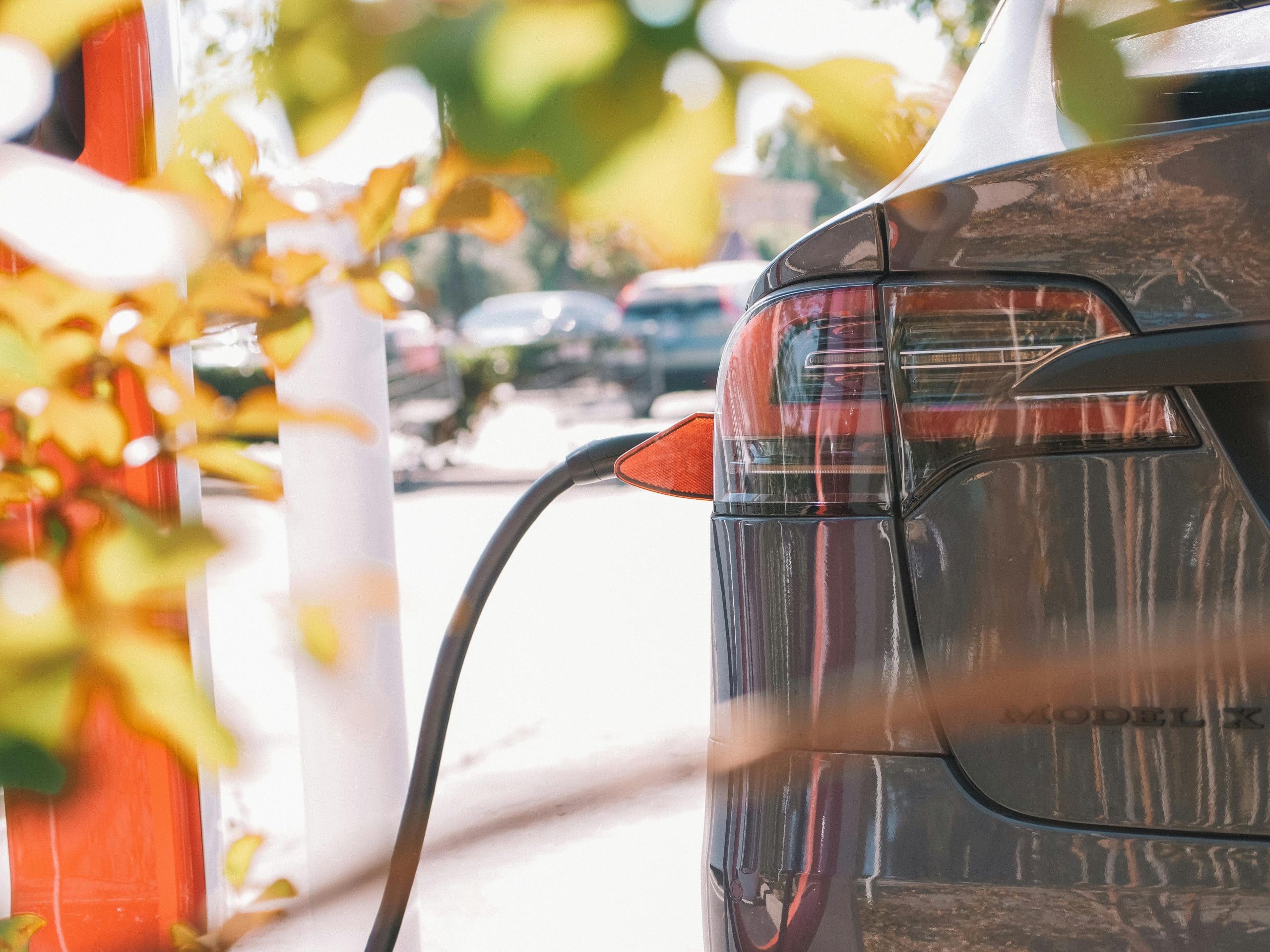 Recharge gratuite de véhicules électriques : où et comment en profiter ?