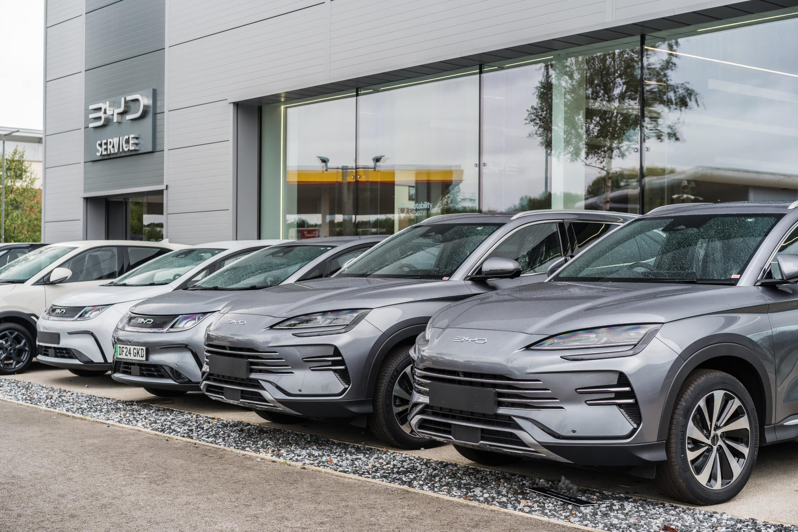 BYD prend la tête du marché mondial des voitures électriques devant Tesla en 2025