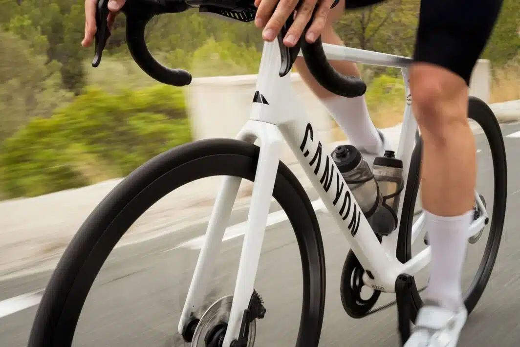 Canyon secoue le marché du vélo : 320 licenciements et une restructuration choc