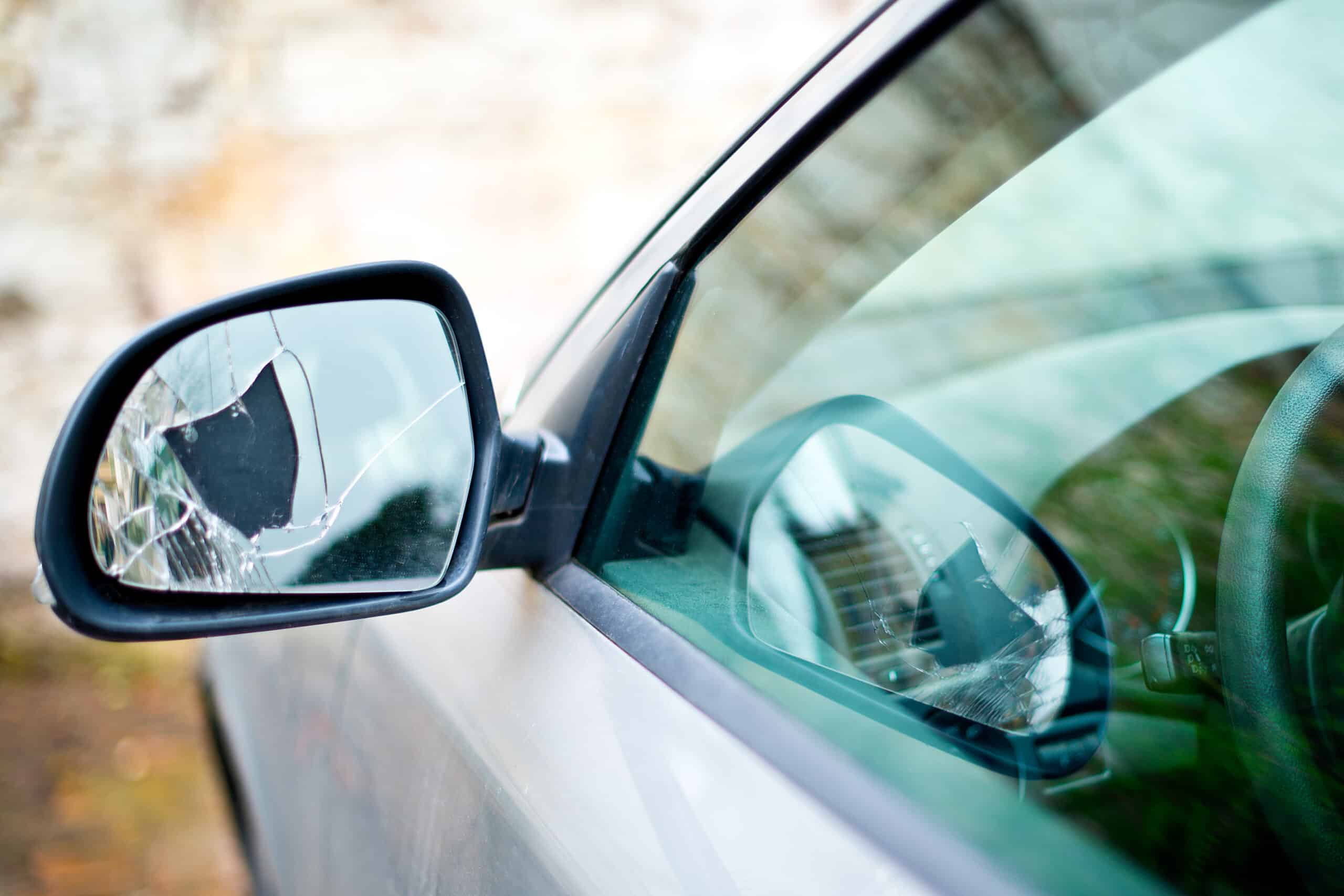 L'escroquerie du rétroviseur : attention sur les parkings