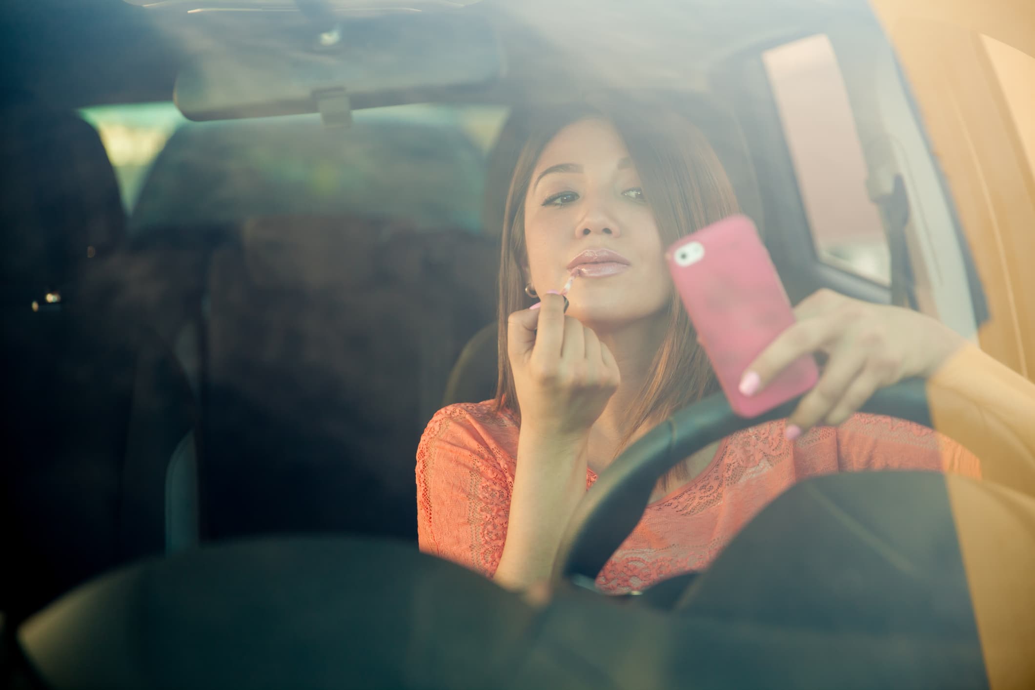 Conduite : ce qui est autorisé… et ce qui ne l’est pas au volant