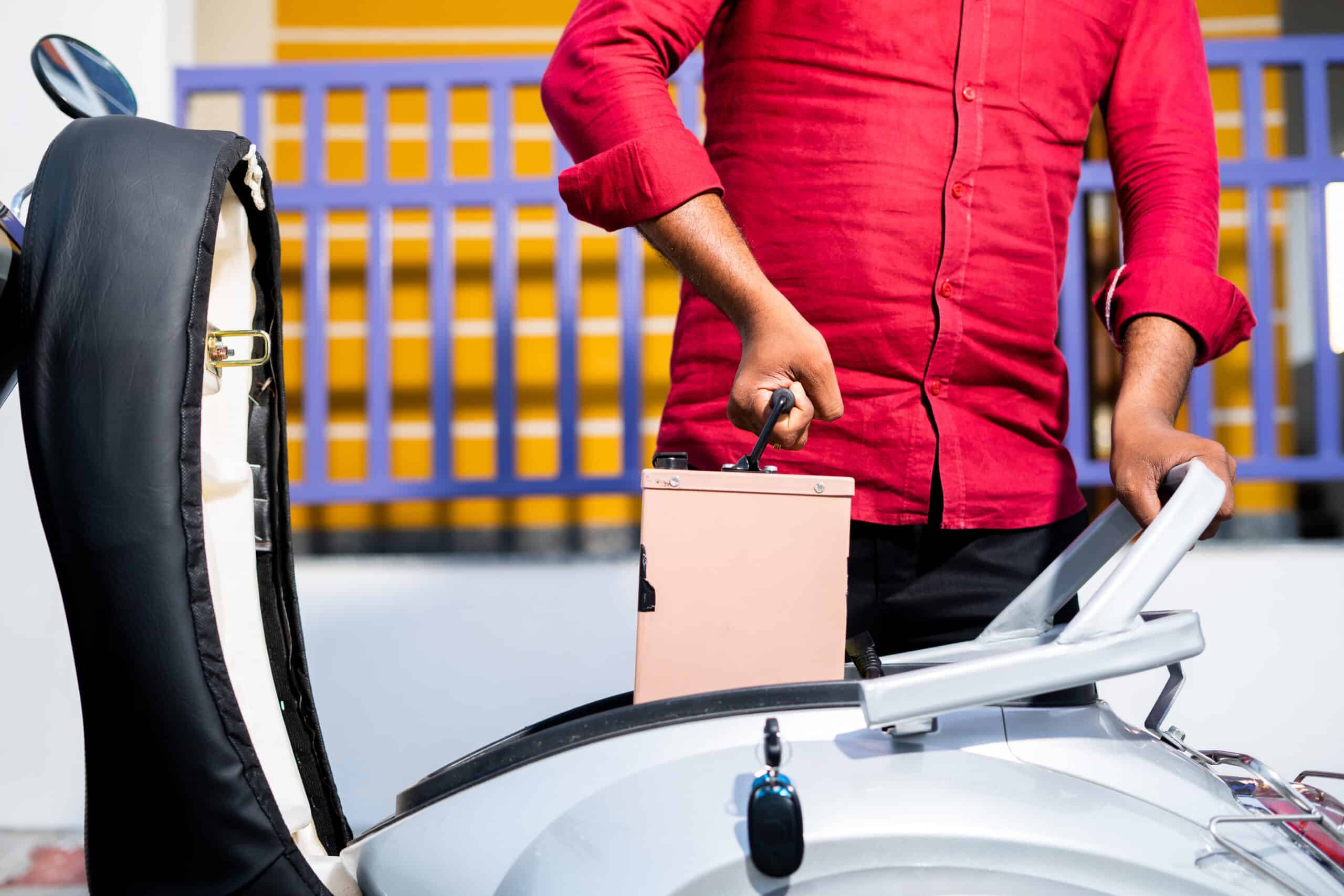 Durée de vie d’une batterie de scooter électrique : à quoi s’attendre vraiment ?