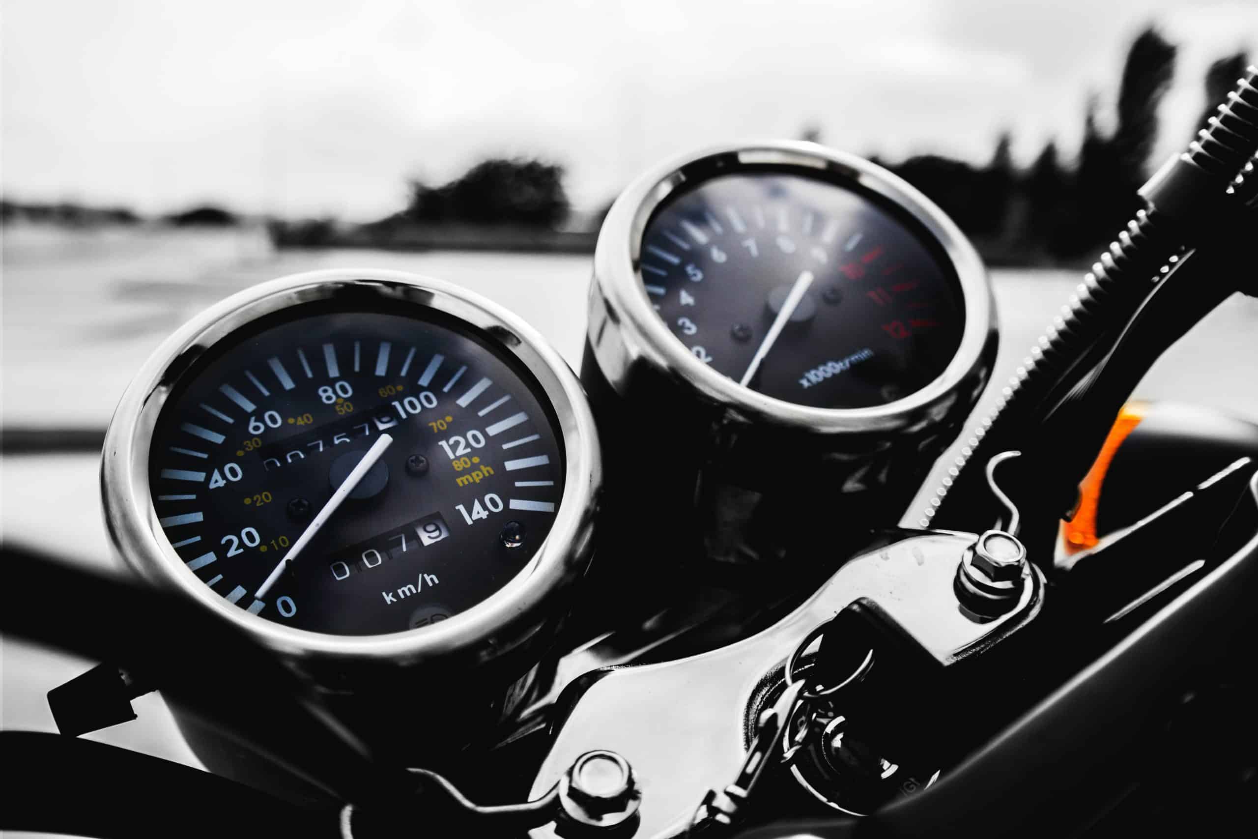 Comprendre le fonctionnement de l'assurance moto au kilomètre